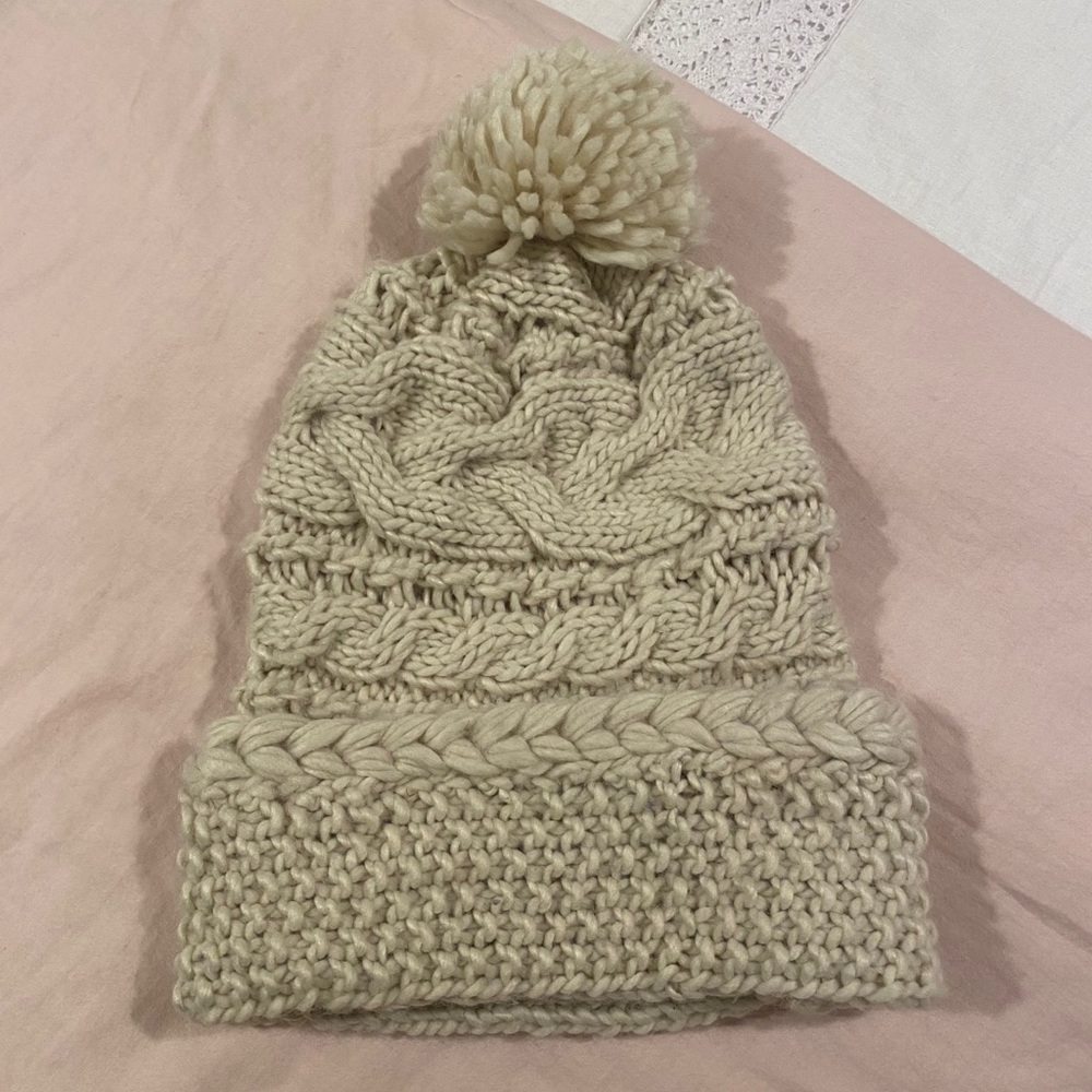 Urban Outfitters knitted beanie | one size